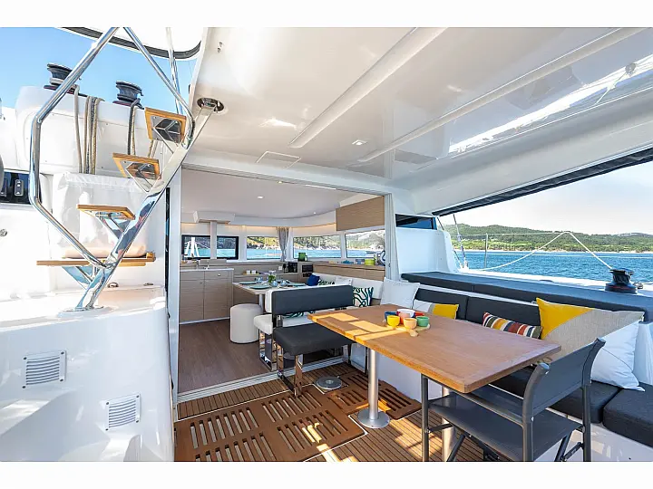 Lagoon 43 (Owners Version) - Har Bar   - External image