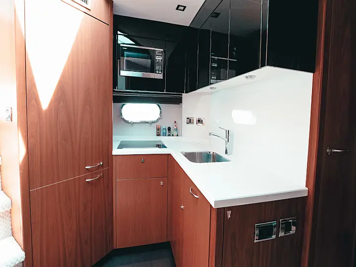 Sunseeker Predator 64 - 