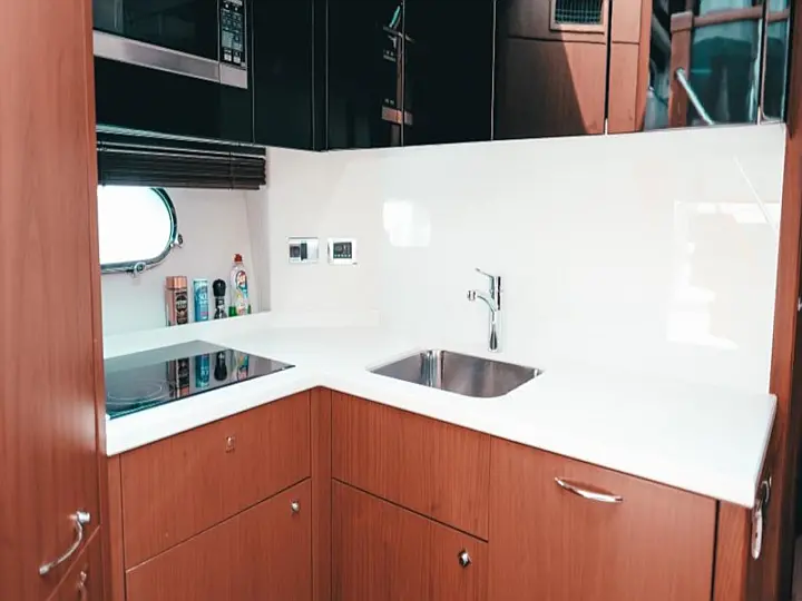 Sunseeker Predator 64 - 