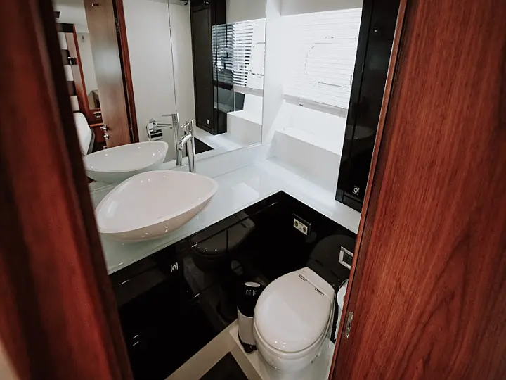 Sunseeker Predator 64 - 