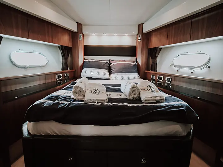 Sunseeker Predator 64 - 