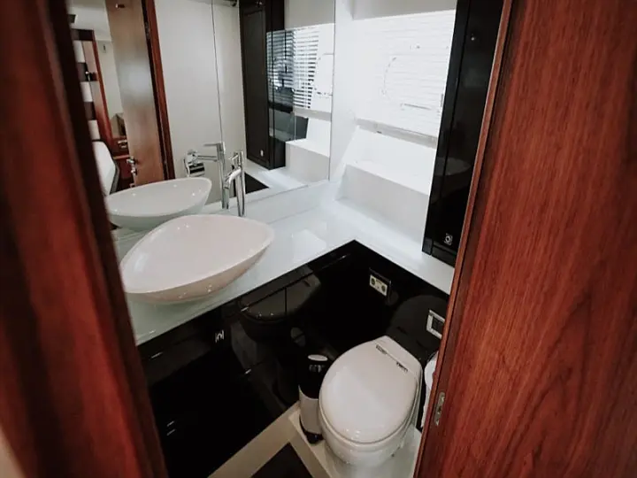 Sunseeker Predator 64 - 