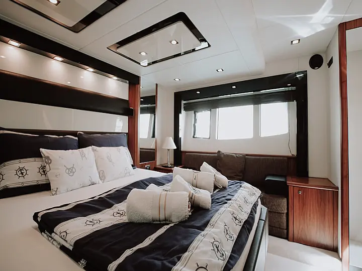 Sunseeker Predator 64 - 