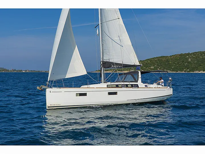 Oceanis 38.1 - Philyra  - External image
