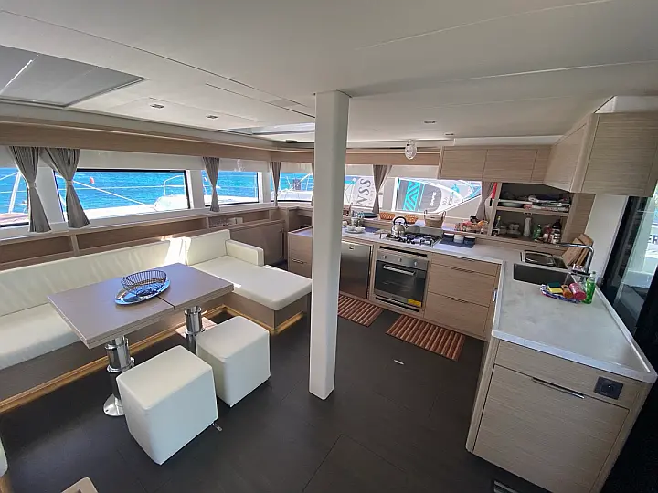Lagoon 55 (5 cab) - 