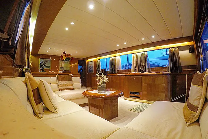 Falcon 76 - 