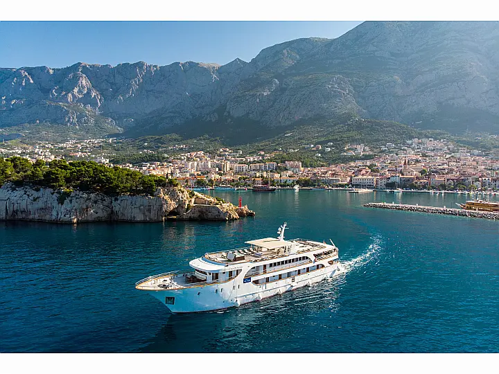 Luxury Motor Yacht - Diamond  - External image