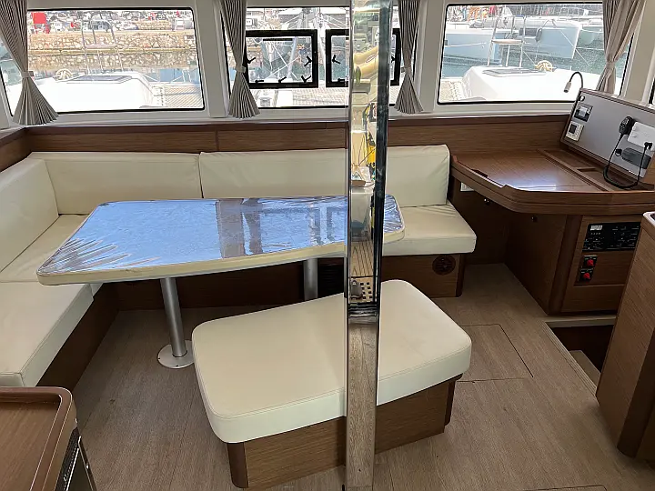 Lagoon 42 - Sea Hawk  - External image