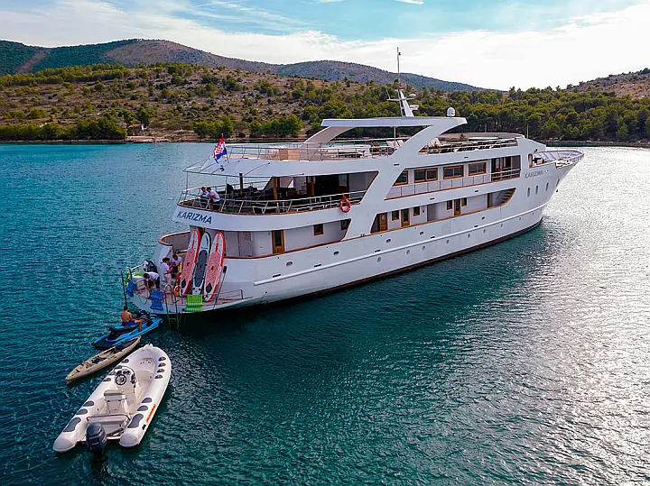 Motoryacht Karizma - Karizma  - External image