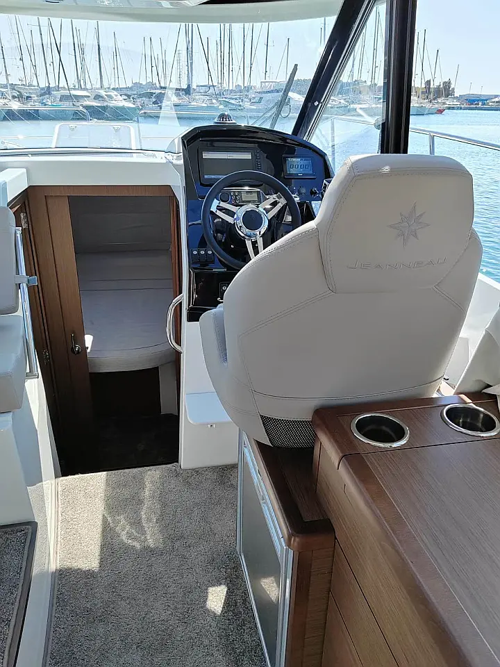 Merry Fisher 895 - 