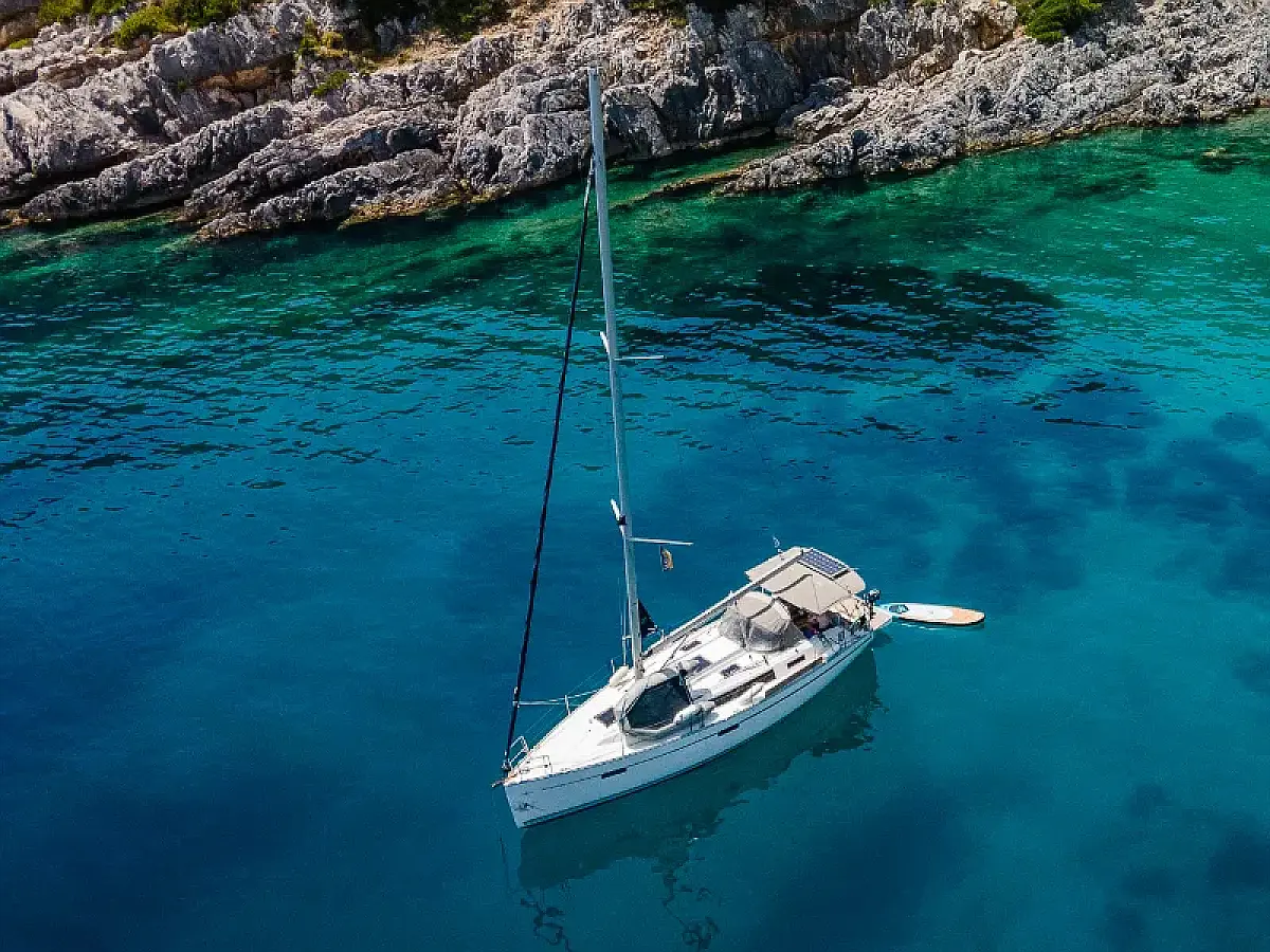 Bavaria 37