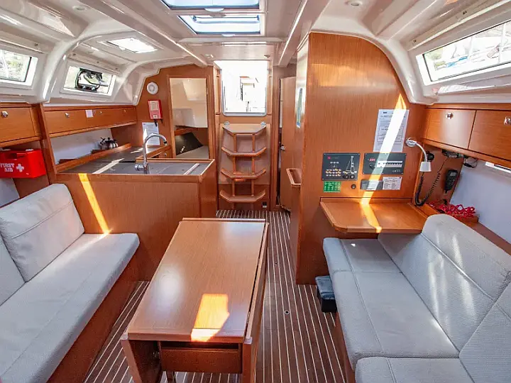 Bavaria 37 - Angela  - External image