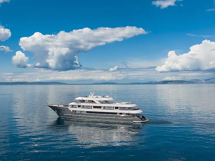 Luxury Motor Yacht - Roko  - External image