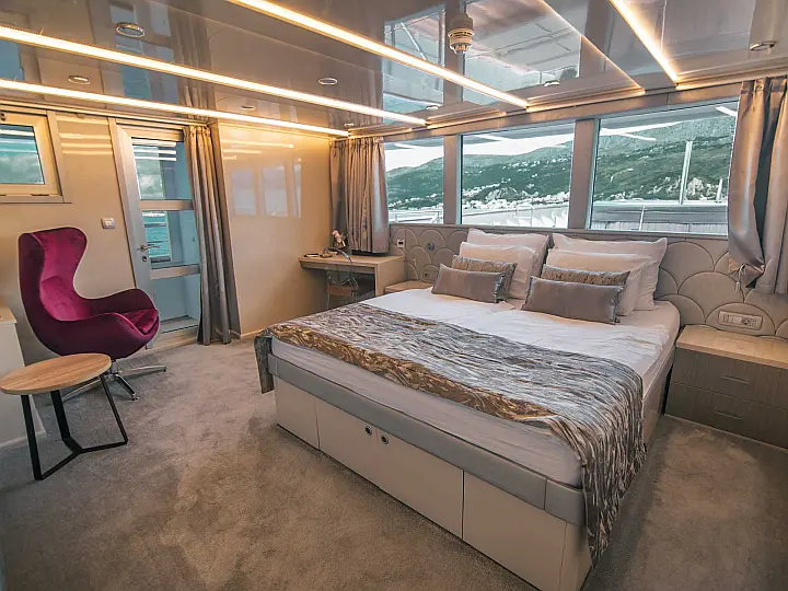 Luxury Motor Yacht - 