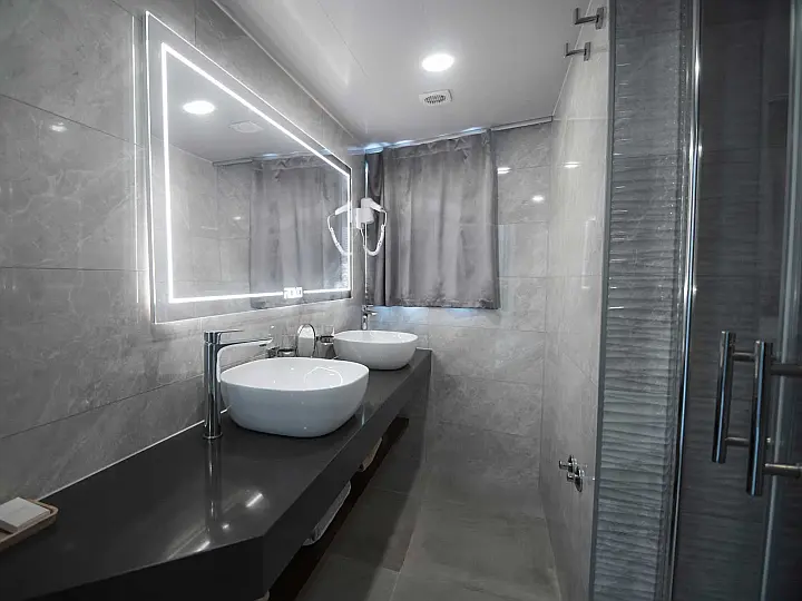 Luxury Motor Yacht - 