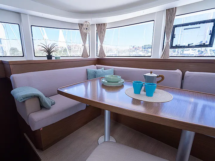 Lagoon 42 - 