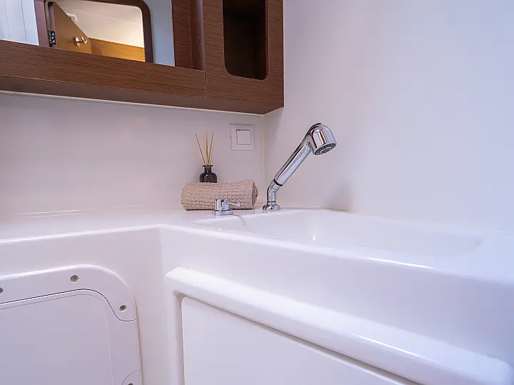 Lagoon 42 - 