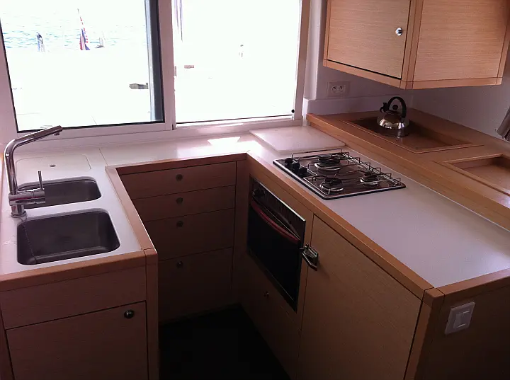 Lagoon 450 - photo