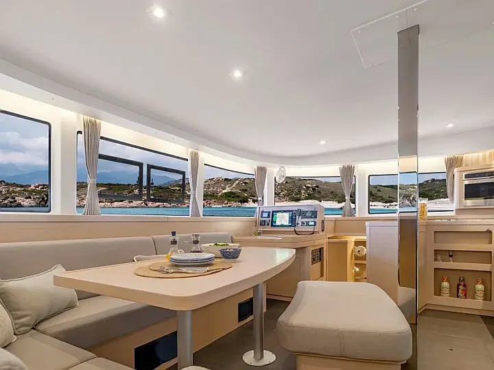Lagoon 42 - Sea to Sky  - External image