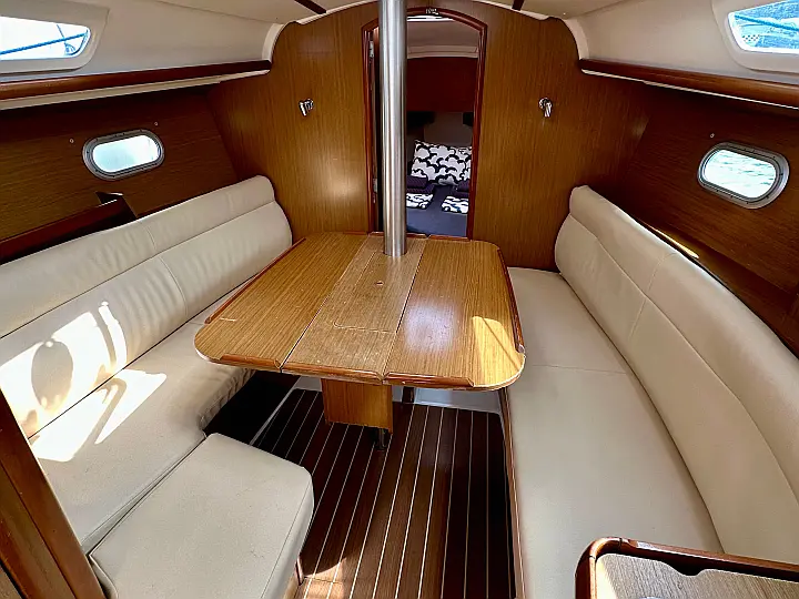 Sun Odyssey 32i - Carmen  - External image
