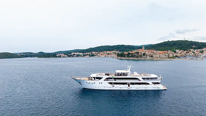 Luxury Motor Yacht - 