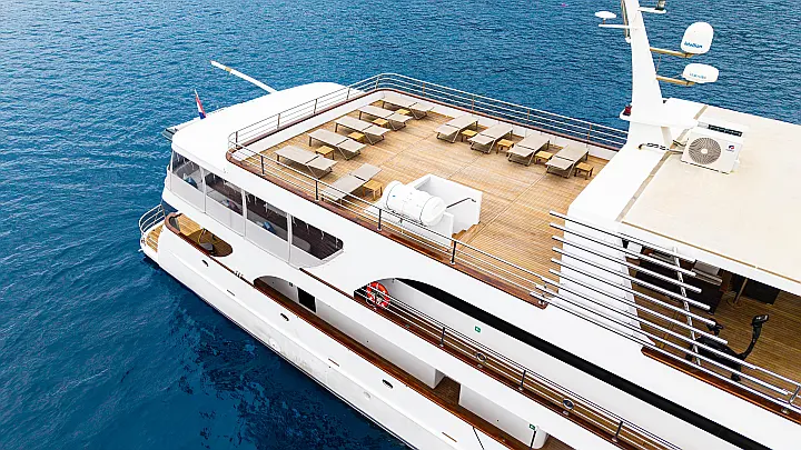 Luxury Motor Yacht - 