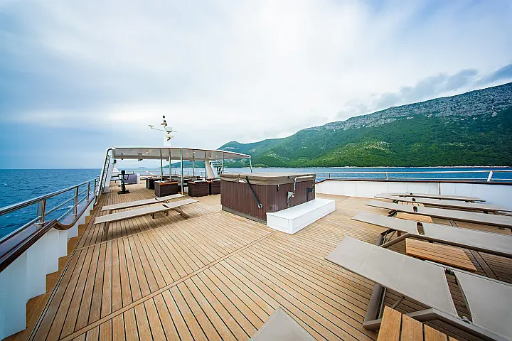 Luxury Motor Yacht - 
