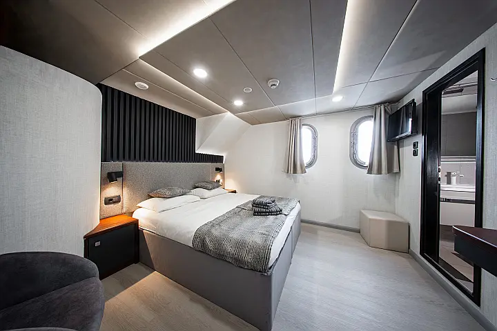 Luxury Motor Yacht - 