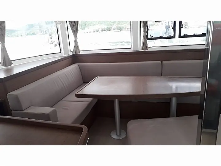 Lagoon 42 - Varuna  - External image